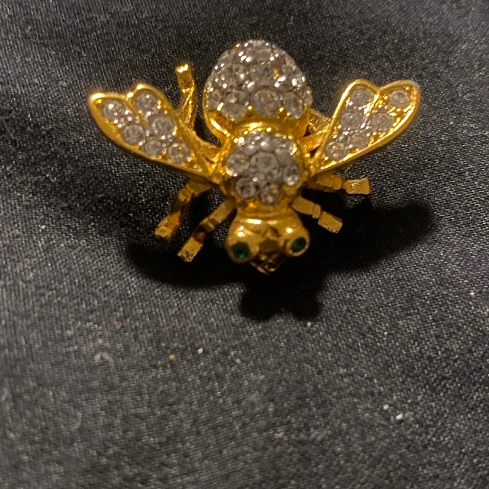 Sparkling Figural Bee Pin JOAN RIVERS Signed Clear Crystal Swarovski 14KGP